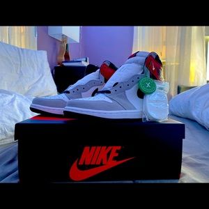 Air Jordan 1 Light Smoke Grey - Varsity Red